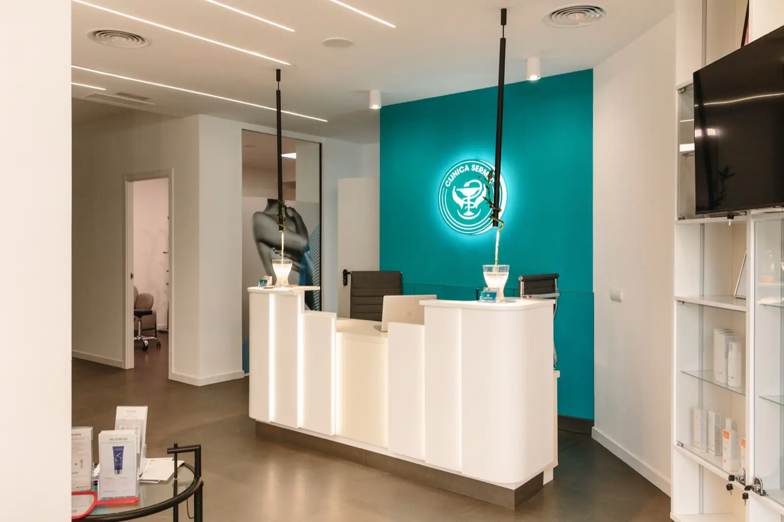Sermed Clinic — 28% of Reception Capacity Released Through AI and Process Redesign
